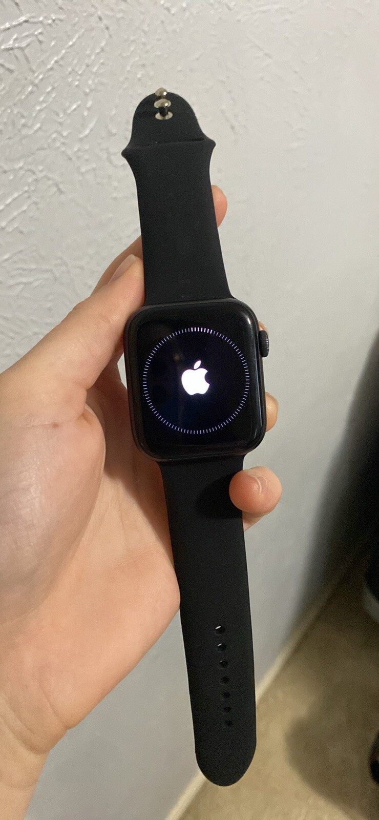 Apple Watch SE 44mm Space Gray Aluminum Case Black Sport Band Regular Model-image
