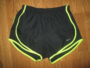 Womens NIKE DRI FIT athletic running shorts  w/ built in liner sz S Sm