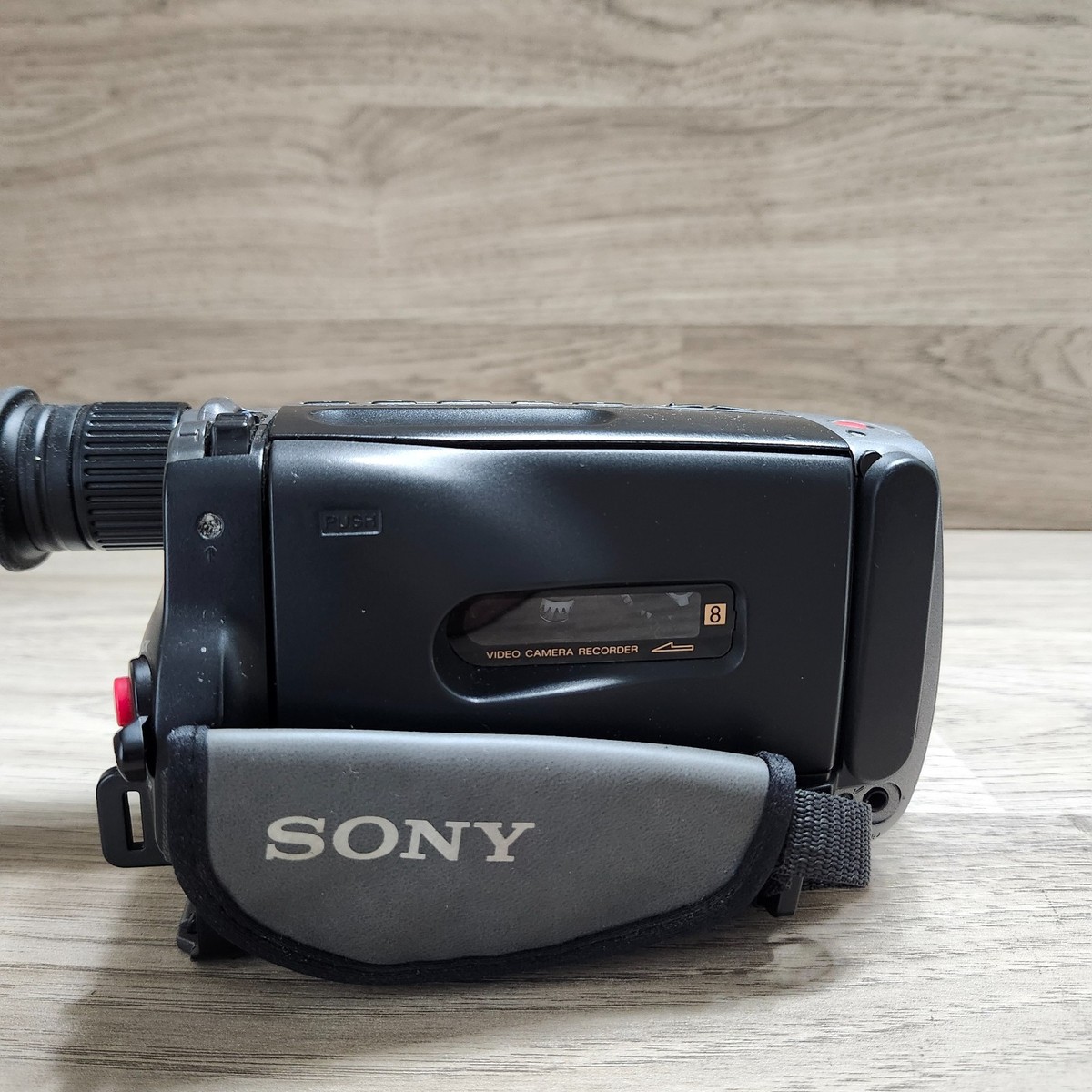 Sony Handycam Vision Video Camera Recorder CCD—TRV12 READ