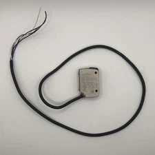 KEYENCE LR-ZB100N CMOS Laser Sensor 500mm Lead Wire