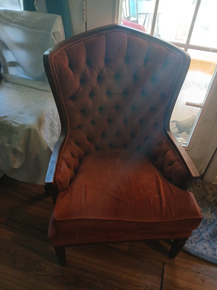 Sillas armadas rojas gemelas para muebles de vivienda, ¡y excelentes condiciones! Foto 2 de 2