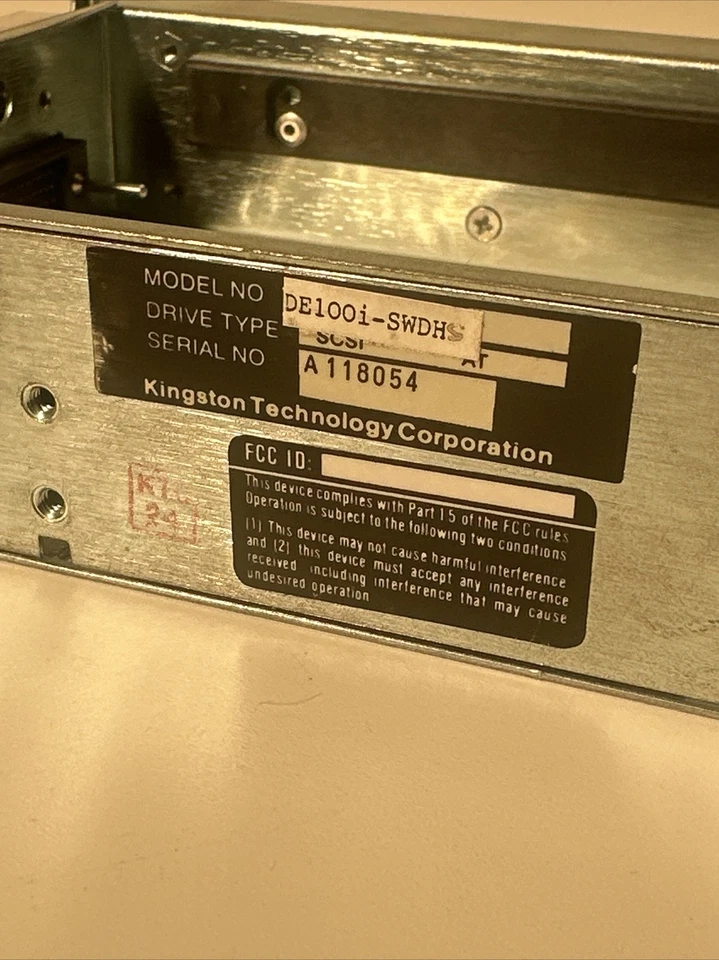 DE100i-SWDHS Kingston Wide Diff SCSI ISOLATOR carrier w/68-PIN SCSI HARD DRIVE - Image 4 of 4