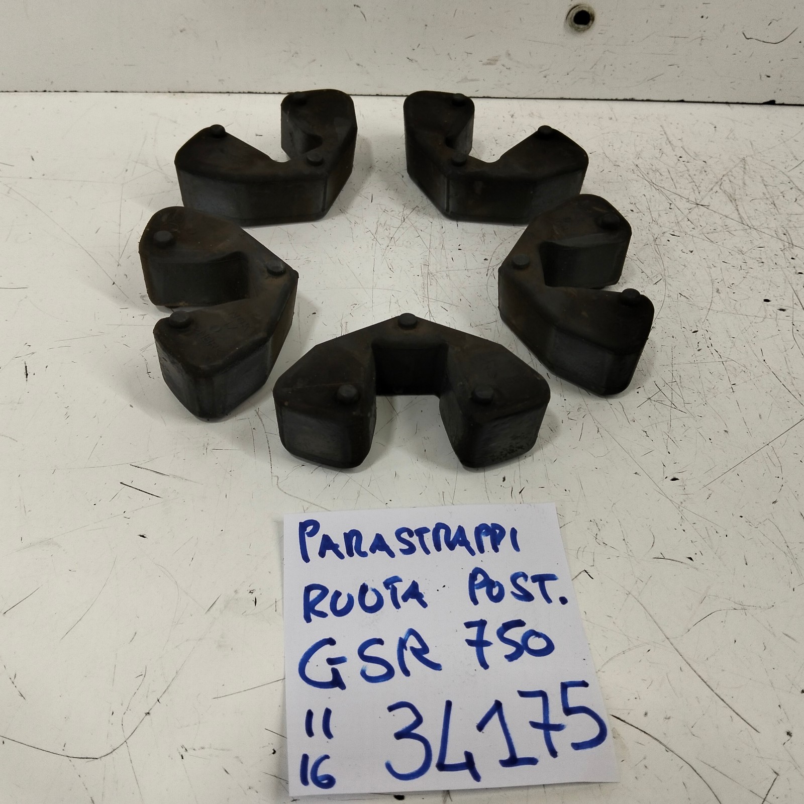 PARASTRAPPI RUOTA POSTERIORE SUZUKI GSR 750 2011 2012 2013 2014 2015 2016 VEDI📷