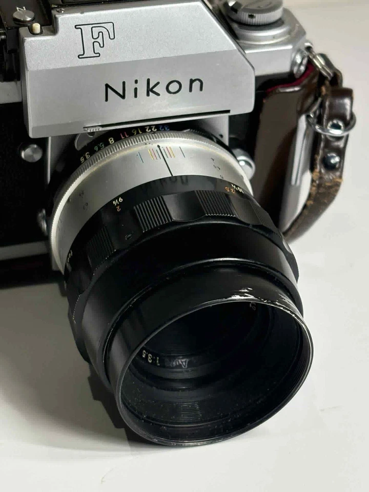 Nikon F 35 mm SLR con lente Nikkor-Q Auto 135 mm f/3,5 y estuche original - Japón Foto 3 de 4