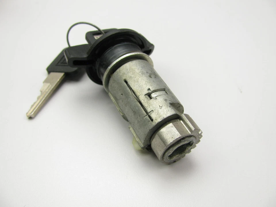 Cilindro y llaves de bloqueo de encendido Kemparts UL14G 1987-90 Chevrolet Beretta y Córcega Foto 2 de 3