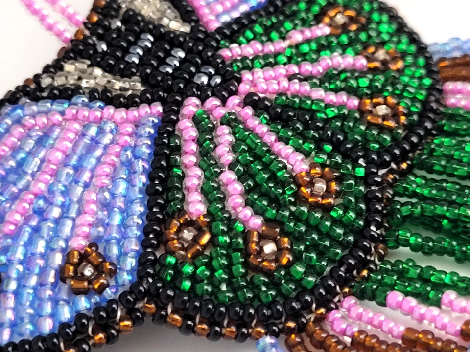 Cordón de mariposa de cuentas de semillas hecho a mano 3,5" de ancho x 2" L Foto 4 de 4