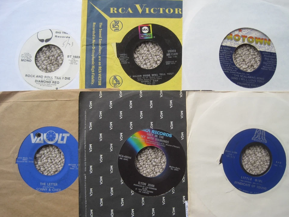 150+ Rock 45 RPM 7" Beatles Beach Boys Bowie CCR Bruce Springsteen Lynyrd Doors - Image 3 of 4