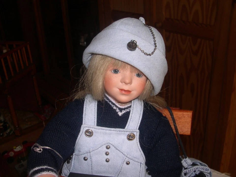 Poupée d artiste MARA en porcelaine par GABY SCHOLTZ edition limitée - Photo 2/4