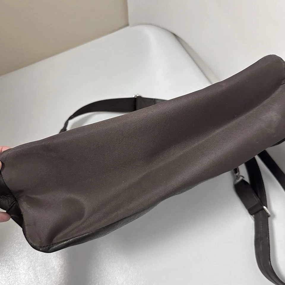 Bolsa de ombro Gun Tote'n Mamas transporte oculto couro pebbled náilon marrom - Imagem 3 de 4