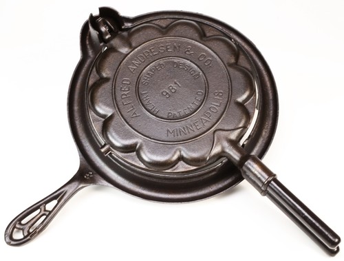 Vintage Alfred Andersen & Co No 8 Heart Shaped Cast Iron Waffle Iron Excel Cond