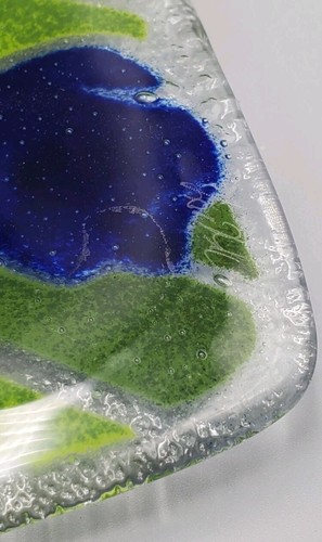 Heart Shaped Fused Glass With Irises Signed Peggy Karr Boho Country Elegant - Picture 12 of 12