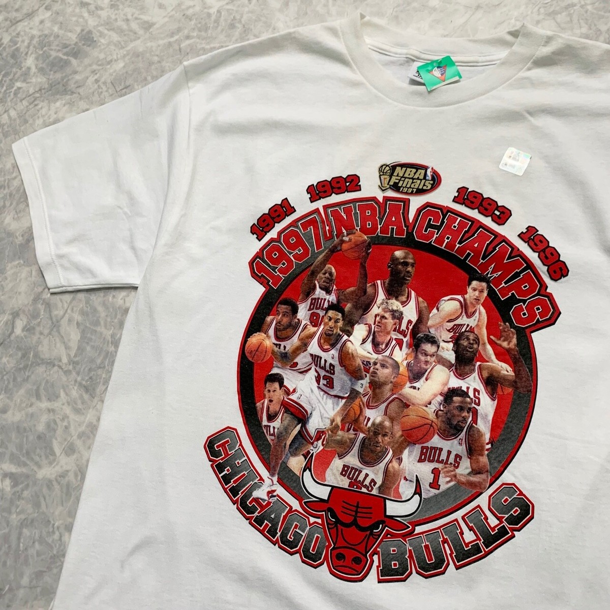 VINTAGE 90s NBA CHICAGO BULLS 1997 STARTER DEADSTOCK T-SHIRT SIZE