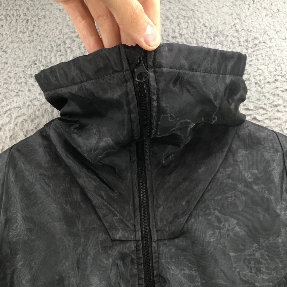 Chaqueta cortavientos Champion para hombre mediana negra cuello alto cremallera negra Foto 3 de 4