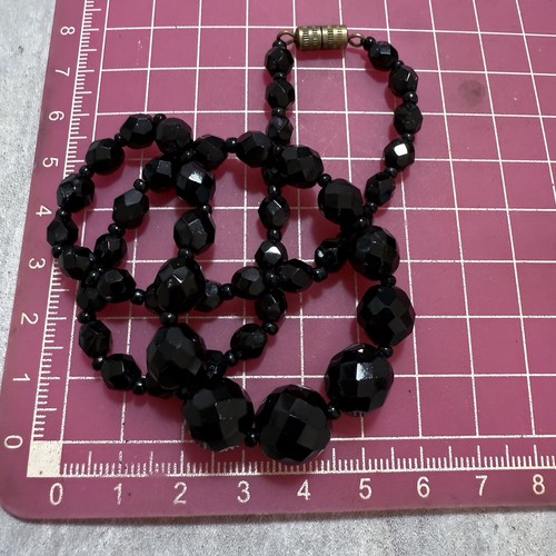 Collana di perle in vetro nero VINTAGE lunga 44 cm lutto retrò bella laureata - Foto 7 di 7