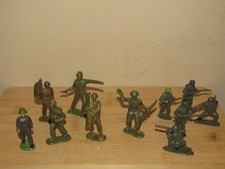 Vintage Britains & BT plastic toy soldiers 1/64 & 1/32  scale