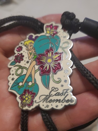 Rare Disney Cast Member Exclusive Tinkerbell W Glitter Flowers Bolo Lanyard - Picture 3 of 6