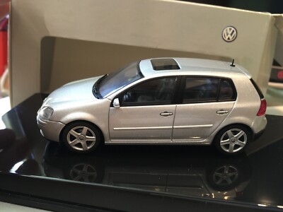 🇺🇦 1:43 AutoArt Volkswagen Golf 5 1/43 Silver | eBay