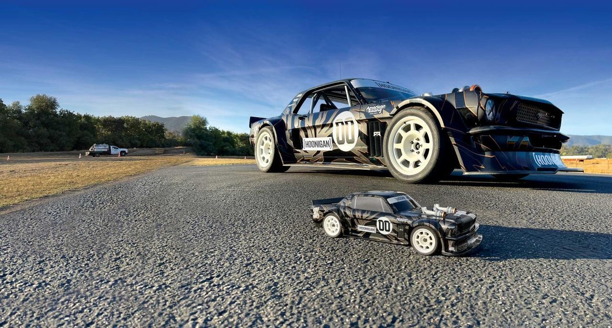 Associated 30124 1/10 Apex2 Hoonigan Hoonicorn 4WD On-Road