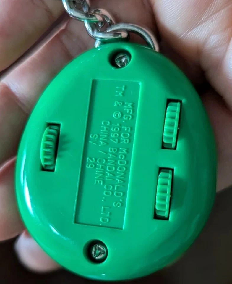 Llavero Tamagotchi Vintage 1997 McDonalds Juguete Llavero Verde Años 90 Bandai Foto 2 de 4