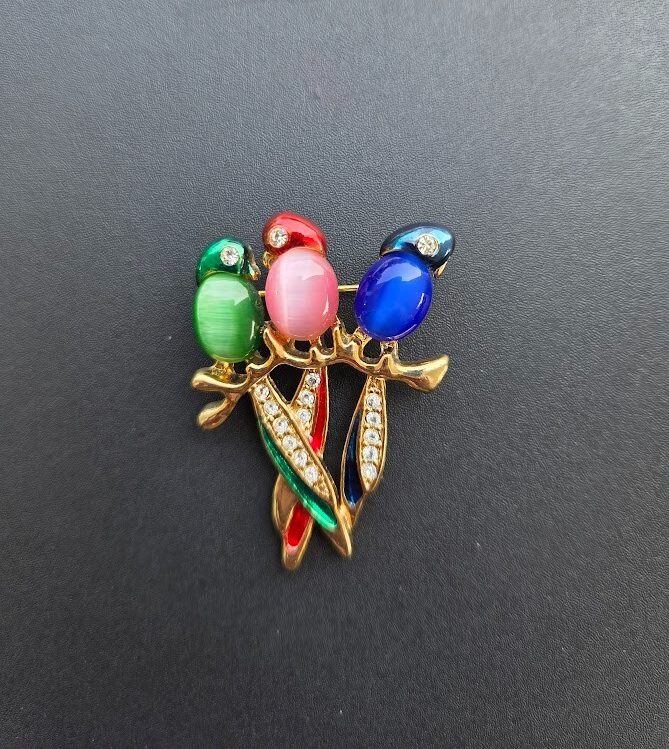 Vintage Jelly Belly 3 Parrots Gold Tone Pin Brooch Excellent Condition