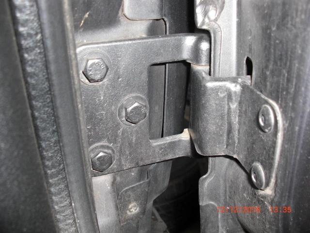  1999-2000-01-02-2004 LAND ROVER DISCOVERY REAR CARGO  TAIL GATE DOOR HINGE PAIR - Image 3 of 3