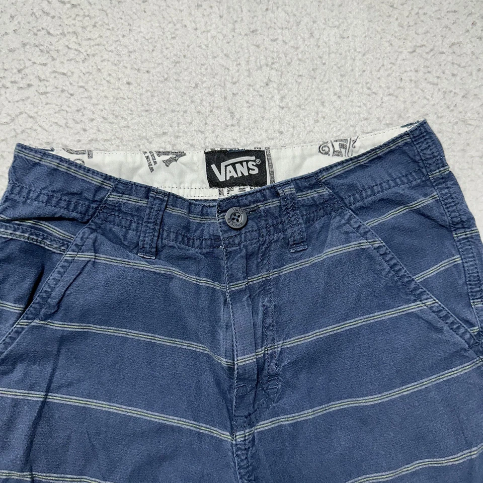 Bermuda chino VANS Off The Wall masculina frente plana listrada azul marinho costura interna 10" - Imagem 2 de 4