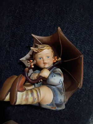 GOEBEL HUMMEL FIGURINE ''UMBRELLA GIRL'' HUM #152 B TMK3 STYLIZED BEE 8'' $2100