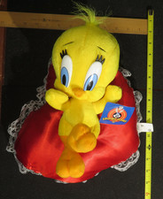 Vintage 1998 Warner Brothers Looney Tunes Plush 12  Tweety Bird Laying On Heart