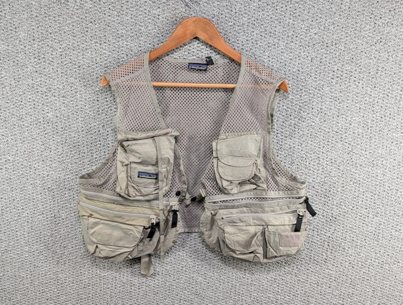 Patagonia Vintage Mesh Back Outdoor Fly Fishing Multipocket Vest M
