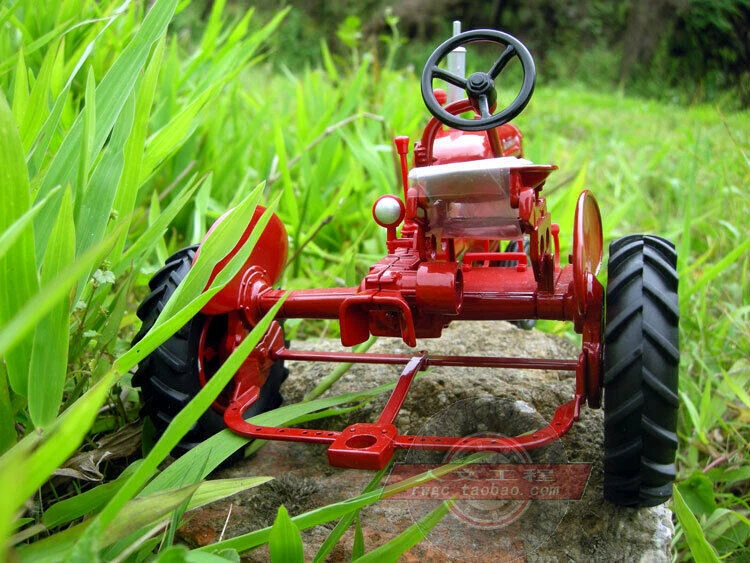 New 1:16 Scale Agricultural Tractor Farmall B Tracteur Diecast Display Model - Image 4 of 4