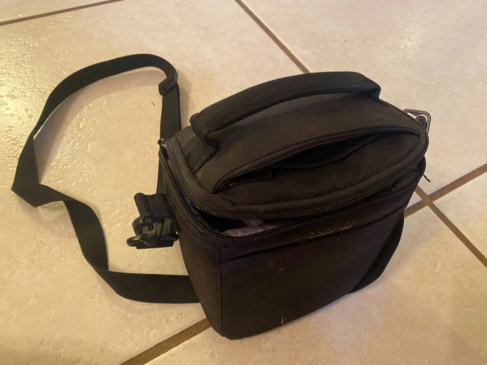 Lowepro Camera Bag 8" x 6" x 5" - Image 3 of 3