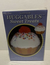 Huggables Sweet Treats Cupcake Pillow Latch Hook Kit 12  X9  
