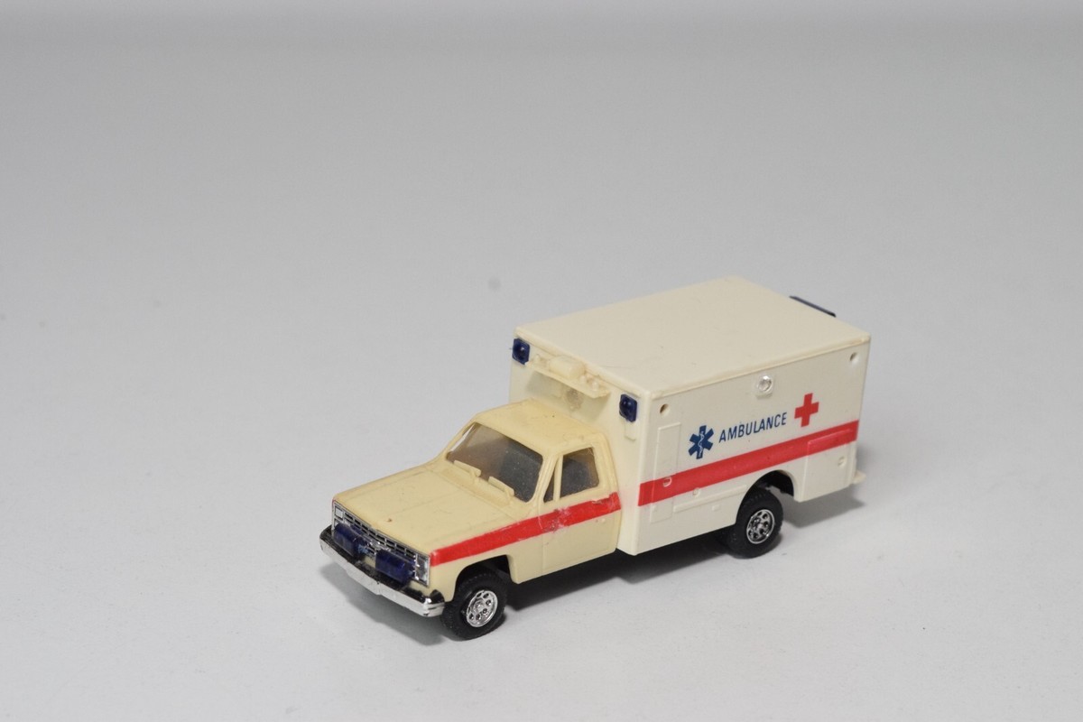 鉄道アトム ミニカー 赤・青・白 A54 1:87 TRIDENT 90044 AMERICAN FORD DODGE AMBULANCE EXCELLENT