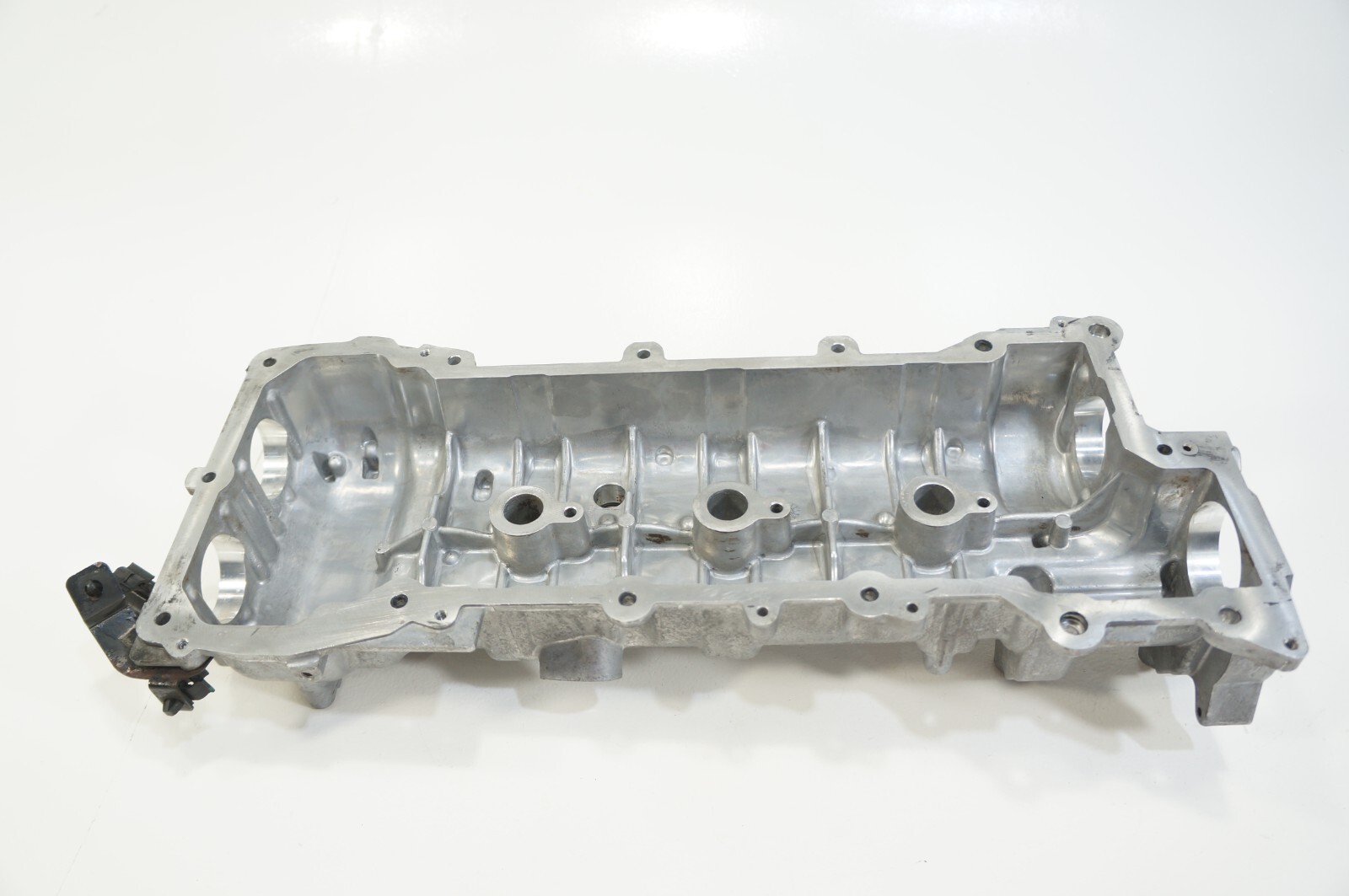 14-2019 maserati ghibli 3.0l v6 right passenger side engine valve cylinder cove