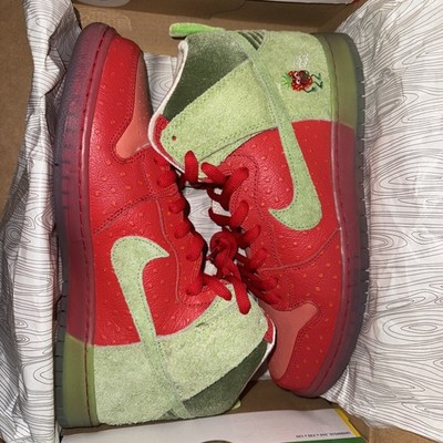 Nike SB Dunk High Strawberry Cough Sneakers Size 11.5 DS