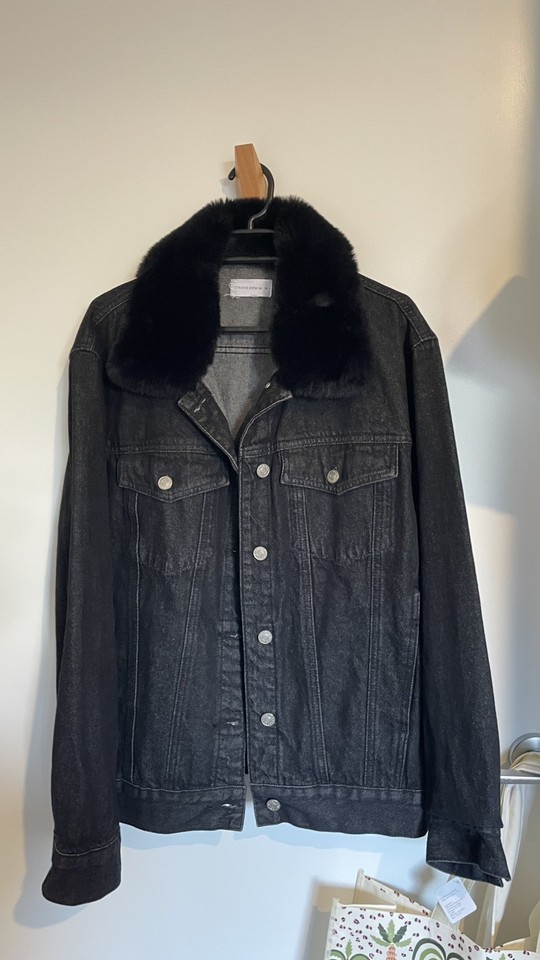Black Denim Jacket, size M, Faux Fur Collar, excellent condition 