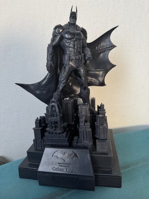 BATMAN Gotham Knight  Sammelfigur mit Licht 