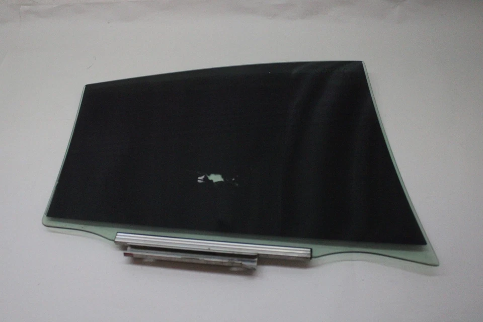 Toyota Prius C 2014 puerta trasera izquierda ventana cristal fabricante original 12 13 14 15 16 17 18 19 Foto 4 de 4