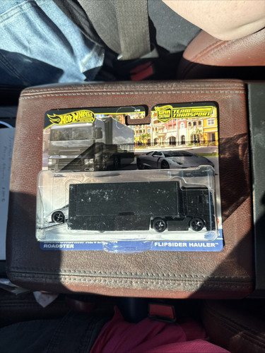 Hot Wheels Premium Team Transport Lamborghini Reventon Roadster 2025 - Picture 2 of 2