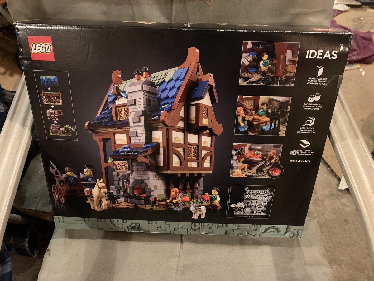 2021 Review Set Lego Ideas 2021 LEGO Ideas: Medieval Blacksmith