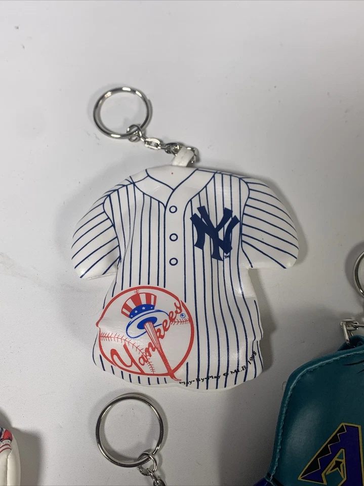 Vintage MLB Yankees Cardinals Dodgers Red Sox Diamondbacks Indians Coin Keychain - Image 3 of 4