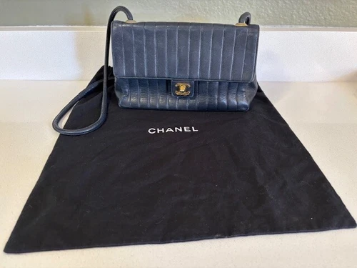 VINTAGE Chanel Black Vertical Quilted Lambskin Vintage Classic Single Flap Bag