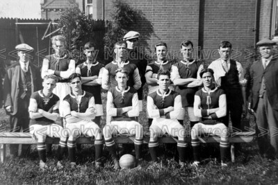 Pht-80 Shirebrook Vics Football Team Group, Bolsover 1927-28. Foto