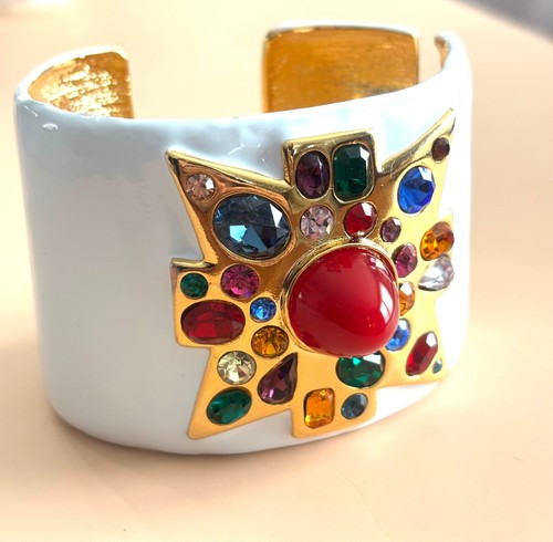 Kenneth Jay Lane White Enamel Maltese Cross Cuff - Picture 4 of 8