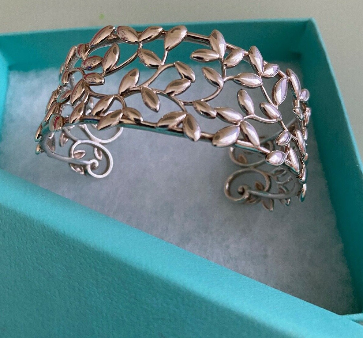Tiffany Paloma Picasso Olive Leaf Bracelet 2025