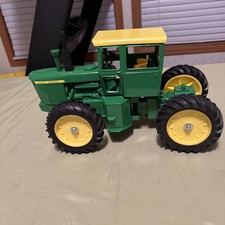 John Deere 7520 1/16 Ertl Professionaly Restored Ertl