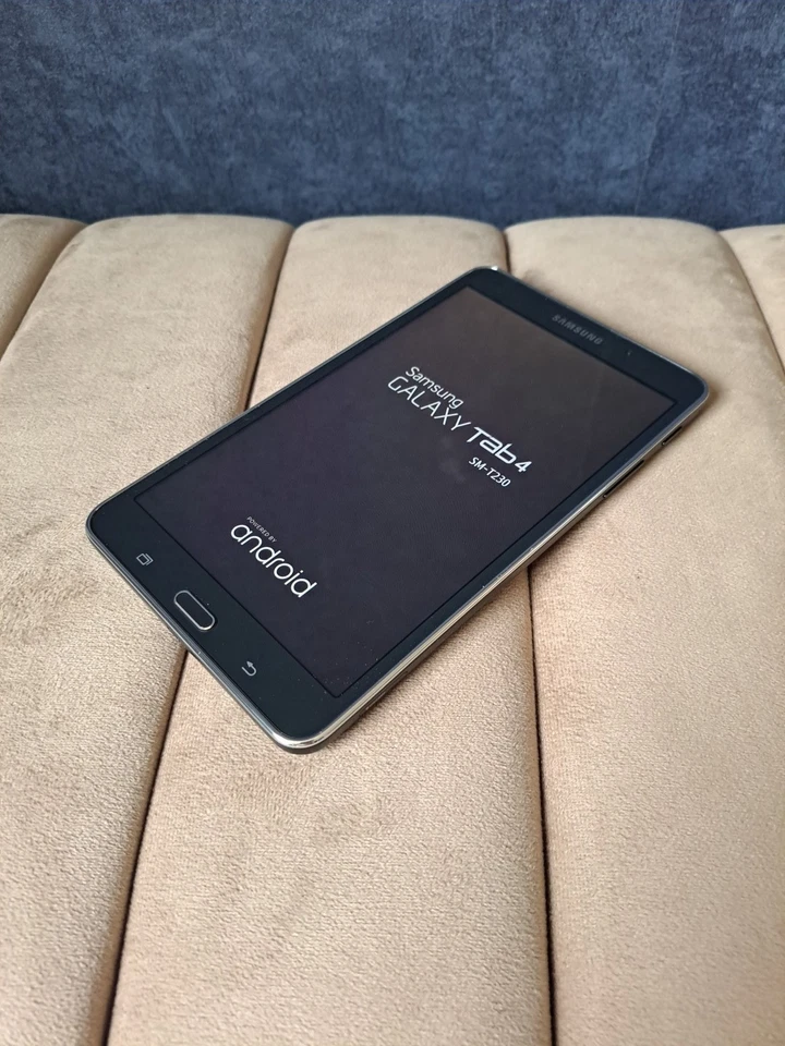 Samsung Galaxy Tab 4 SM-T230 Wi-Fi 7in Tablet Black, photo 3 of 5