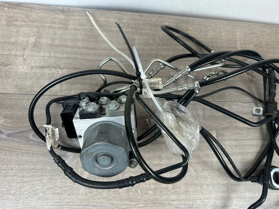 Módulo de unidad de bomba ABS Harley Davidson 2014 41100010 con líneas Foto 2 de 4