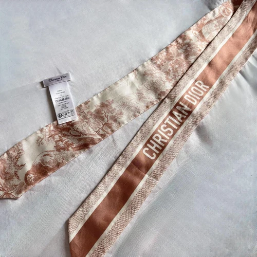 Foulard Dior Mitzah 105cm 41′′ 6cm 2′′ long soie Toile de Jouy Sauvage rose