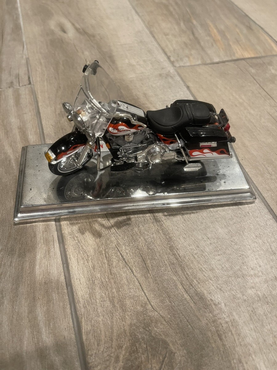【Maisto】2001FLHRC Road King Classic(NVY) 2001 Harley-Davidson FLHRC Road King Classic, Black - Maisto
